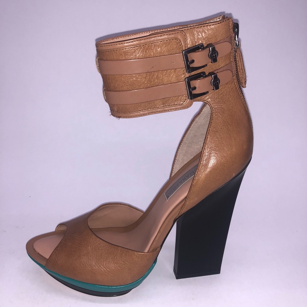 BCBG MaxAzria Women's Brown Shoe NWOB - Picture 3 of 6